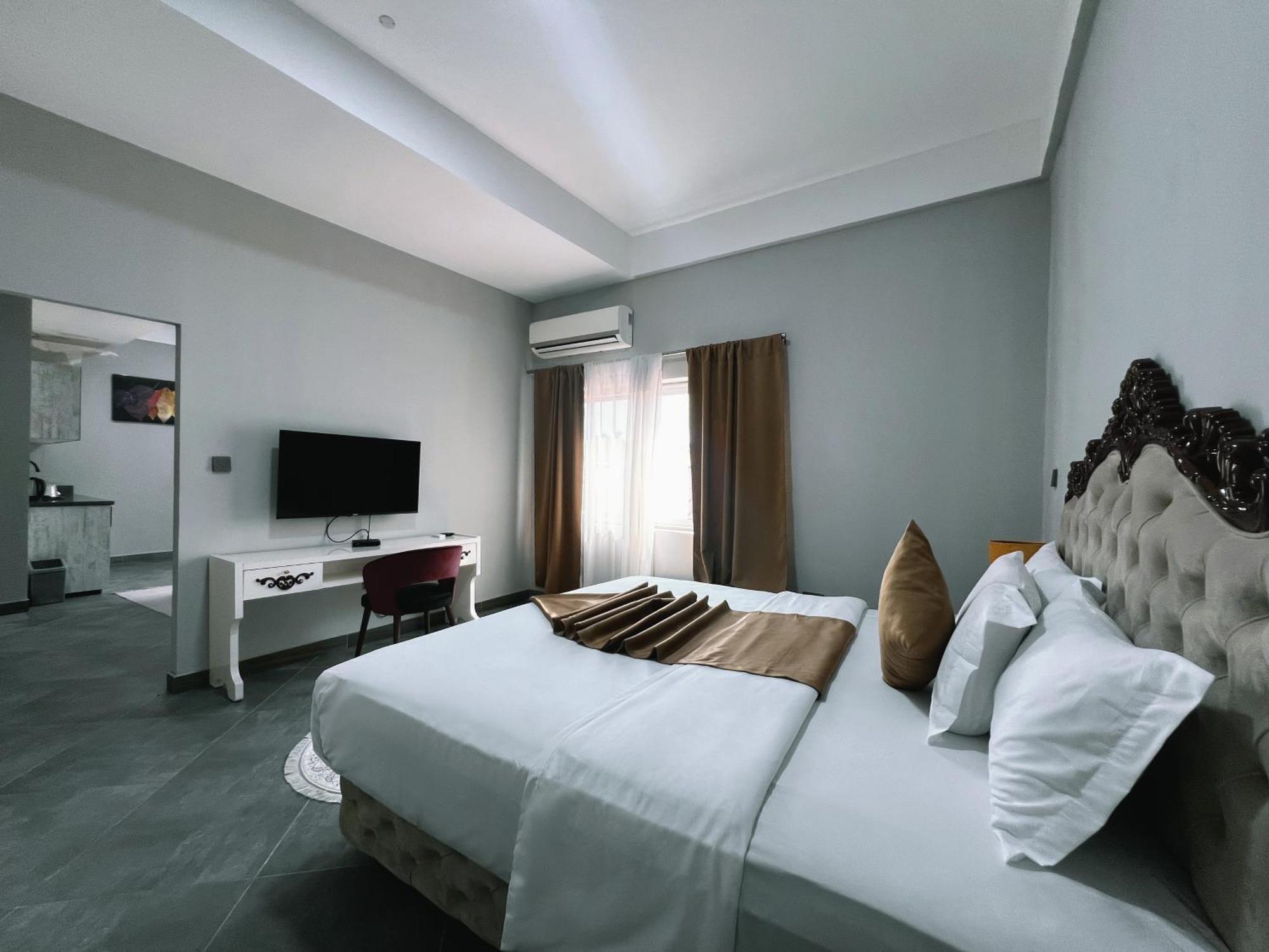 Euro Homes Hotel Accra Exterior photo