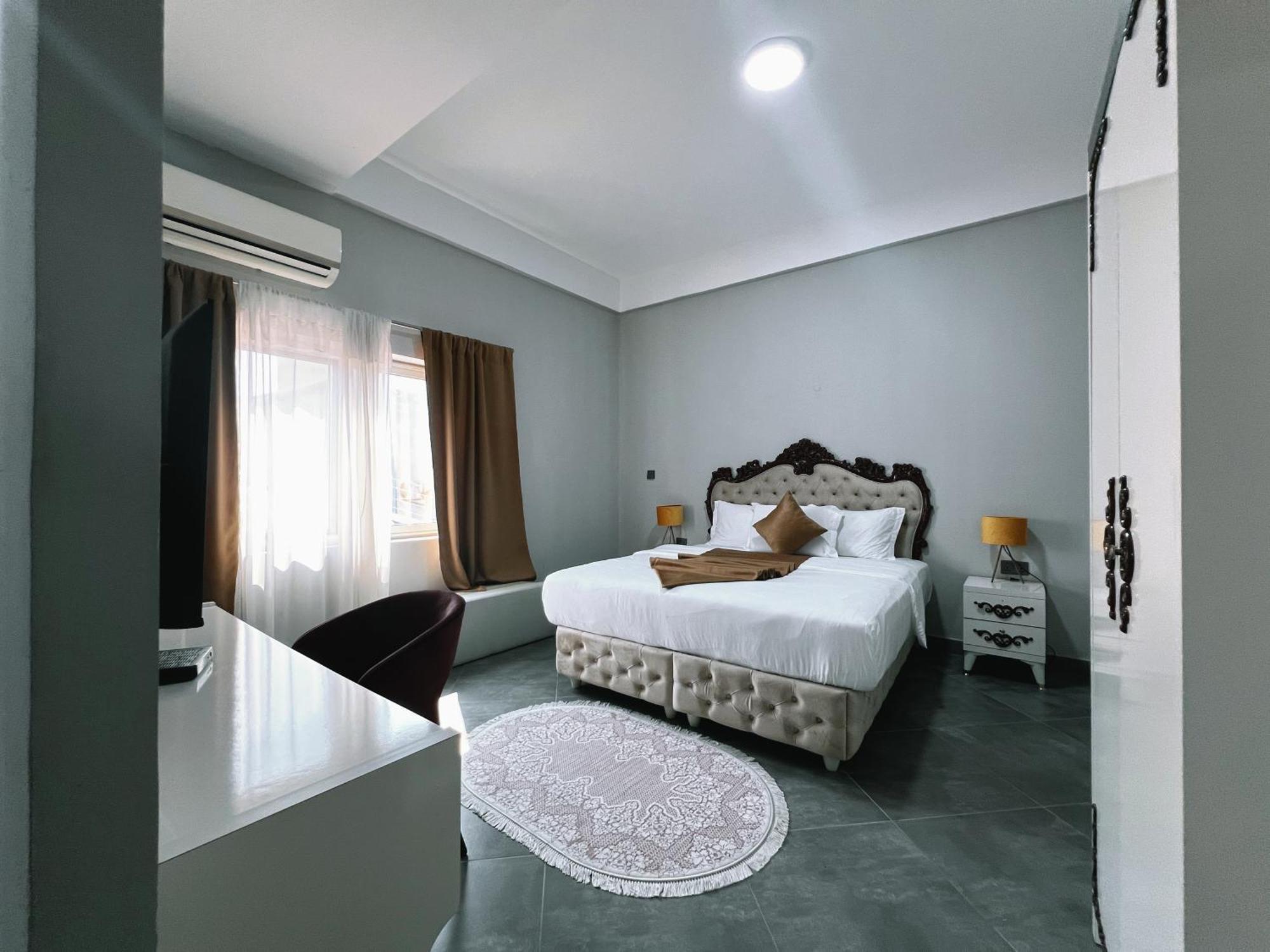 Euro Homes Hotel Accra Exterior photo