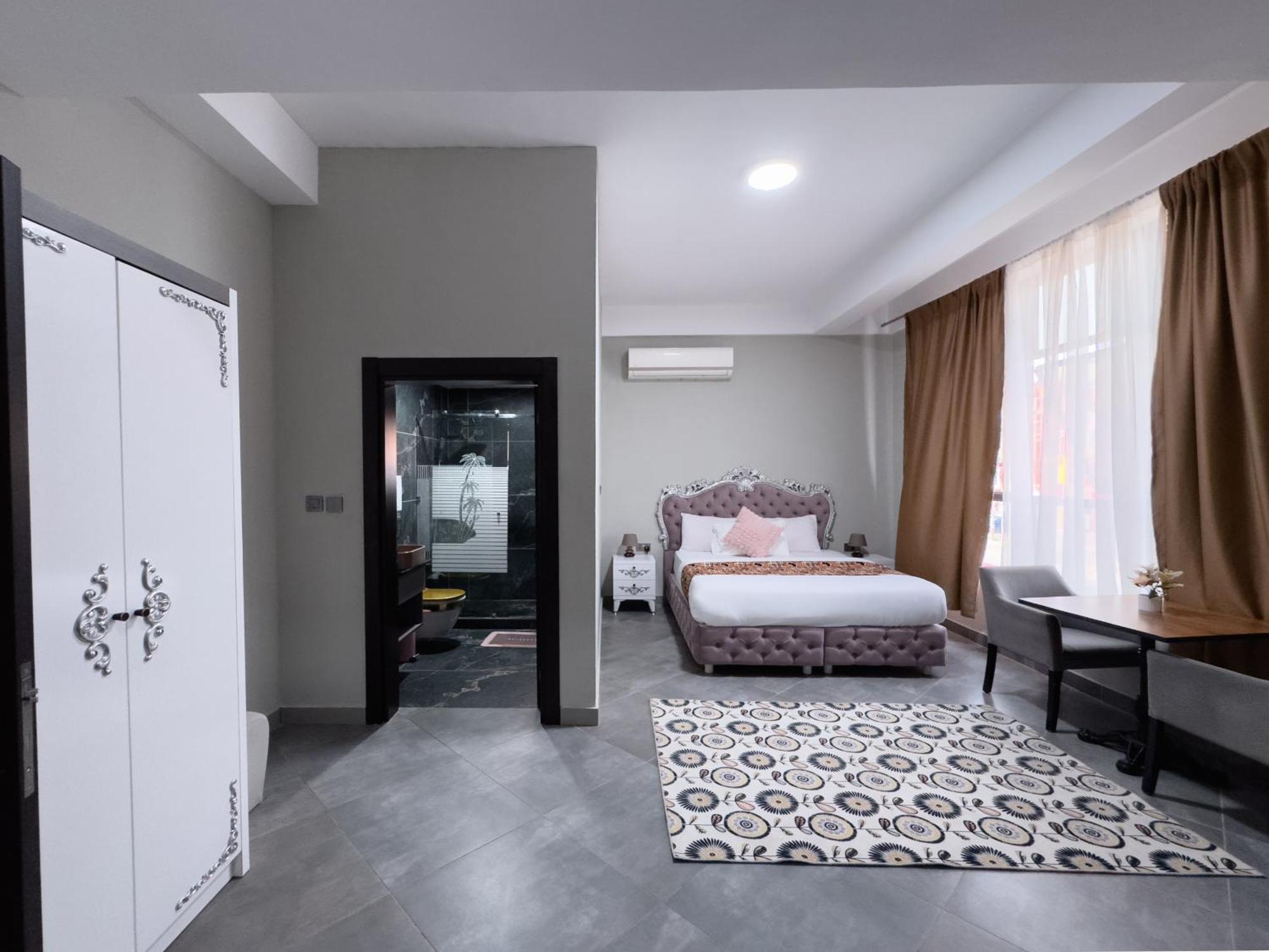 Euro Homes Hotel Accra Exterior photo